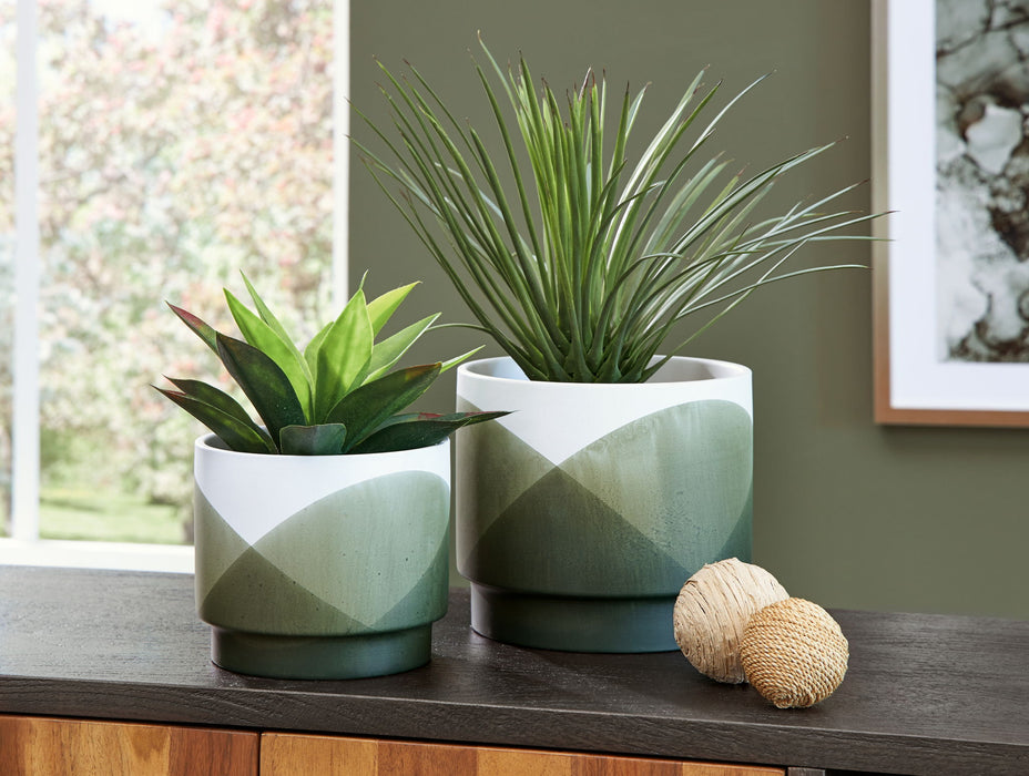 Ardenridge - Green / White - Planter Set (Set of 2) - Premium Planters from Signature Design by Ashley® - Just $88! Shop now at Furniture Wholesale Plus  We are the best furniture store in Nashville, Hendersonville, Goodlettsville, Madison, Antioch, Mount Juliet, Lebanon, Gallatin, Springfield, Murfreesboro, Franklin, Brentwood