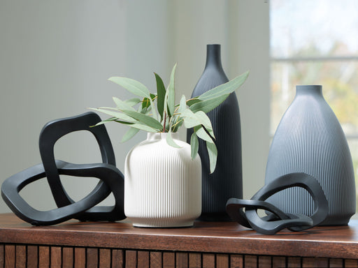 Leithick - Black / Tan / Gray - Accessory Set (Set of 5) - Premium Table Accessory Sets from Signature Design by Ashley® - Just $108! Shop now at Furniture Wholesale Plus  We are the best furniture store in Nashville, Hendersonville, Goodlettsville, Madison, Antioch, Mount Juliet, Lebanon, Gallatin, Springfield, Murfreesboro, Franklin, Brentwood