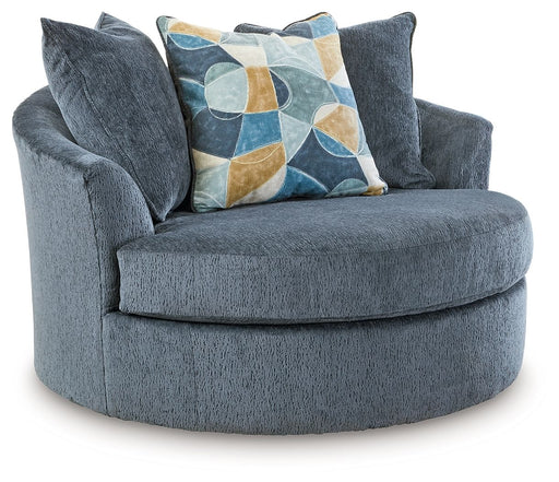 Maxon Place - Oversized Swivel Accent Chair - Premium Swivel Chairs from Benchcraft® - Just $648! Shop now at Furniture Wholesale Plus  We are the best furniture store in Nashville, Hendersonville, Goodlettsville, Madison, Antioch, Mount Juliet, Lebanon, Gallatin, Springfield, Murfreesboro, Franklin, Brentwood