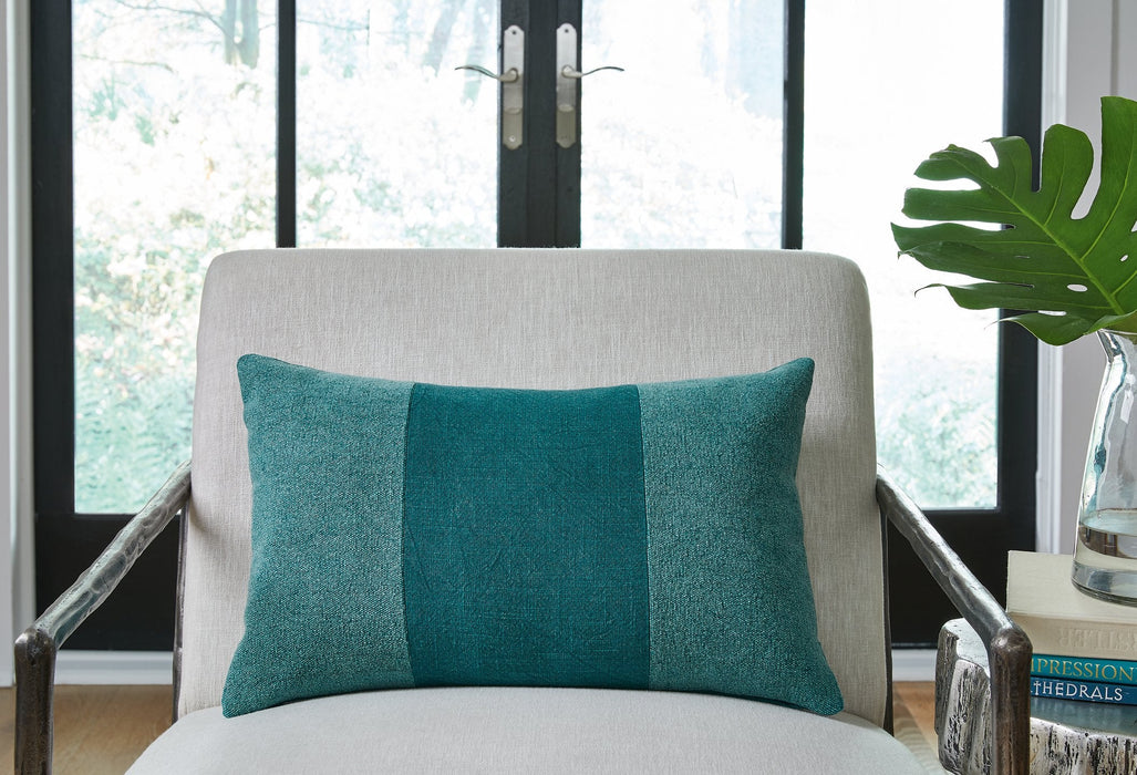 Dovinton Pillow - Premium Pillow from Ashley Furniture - Just $32.10! Shop now at Furniture Wholesale Plus  We are the best furniture store in Nashville, Hendersonville, Goodlettsville, Madison, Antioch, Mount Juliet, Lebanon, Gallatin, Springfield, Murfreesboro, Franklin, Brentwood