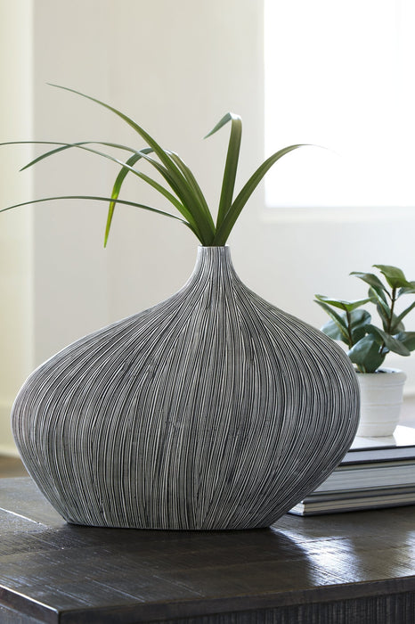 Donya Vase - Premium Vase from Ashley Furniture - Just $69.07! Shop now at Furniture Wholesale Plus  We are the best furniture store in Nashville, Hendersonville, Goodlettsville, Madison, Antioch, Mount Juliet, Lebanon, Gallatin, Springfield, Murfreesboro, Franklin, Brentwood