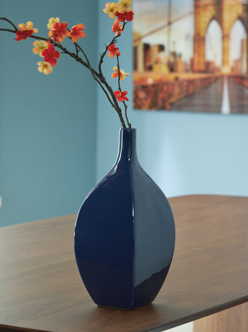 Abtinson Vase - Premium Vase from Ashley Furniture - Just $33.76! Shop now at Furniture Wholesale Plus  We are the best furniture store in Nashville, Hendersonville, Goodlettsville, Madison, Antioch, Mount Juliet, Lebanon, Gallatin, Springfield, Murfreesboro, Franklin, Brentwood