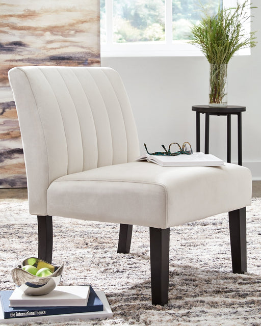 Hughleigh Accent Chair - Premium Accent Chair from Ashley Furniture - Just $148.51! Shop now at Furniture Wholesale Plus  We are the best furniture store in Nashville, Hendersonville, Goodlettsville, Madison, Antioch, Mount Juliet, Lebanon, Gallatin, Springfield, Murfreesboro, Franklin, Brentwood