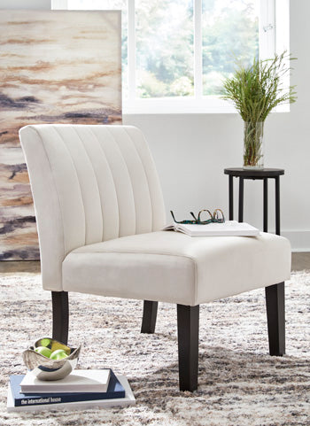 Hughleigh Accent Chair - Premium Accent Chair from Ashley Furniture - Just $148.51! Shop now at Furniture Wholesale Plus  We are the best furniture store in Nashville, Hendersonville, Goodlettsville, Madison, Antioch, Mount Juliet, Lebanon, Gallatin, Springfield, Murfreesboro, Franklin, Brentwood