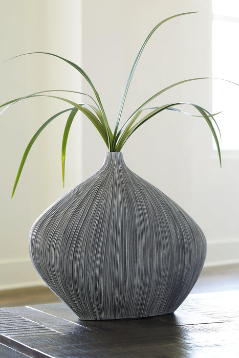 Donya Vase - Premium Vase from Ashley Furniture - Just $70.83! Shop now at Furniture Wholesale Plus  We are the best furniture store in Nashville, Hendersonville, Goodlettsville, Madison, Antioch, Mount Juliet, Lebanon, Gallatin, Springfield, Murfreesboro, Franklin, Brentwood