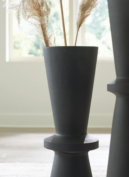 Collisten Vase - Premium Vase from Ashley Furniture - Just $62.01! Shop now at Furniture Wholesale Plus  We are the best furniture store in Nashville, Hendersonville, Goodlettsville, Madison, Antioch, Mount Juliet, Lebanon, Gallatin, Springfield, Murfreesboro, Franklin, Brentwood