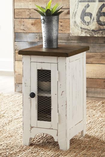 Wystfield Chairside End Table - Premium End Table from Ashley Furniture - Just $152.04! Shop now at Furniture Wholesale Plus  We are the best furniture store in Nashville, Hendersonville, Goodlettsville, Madison, Antioch, Mount Juliet, Lebanon, Gallatin, Springfield, Murfreesboro, Franklin, Brentwood