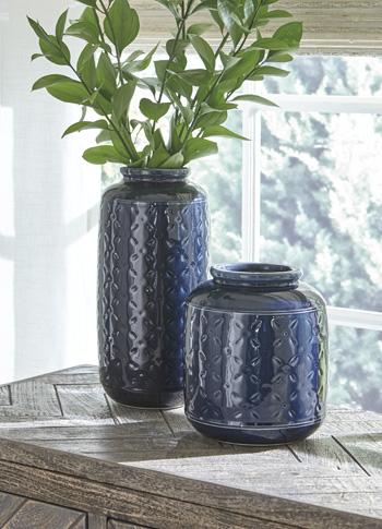 Marenda Vase (Set of 2) - Premium Vase from Ashley Furniture - Just $53.18! Shop now at Furniture Wholesale Plus  We are the best furniture store in Nashville, Hendersonville, Goodlettsville, Madison, Antioch, Mount Juliet, Lebanon, Gallatin, Springfield, Murfreesboro, Franklin, Brentwood