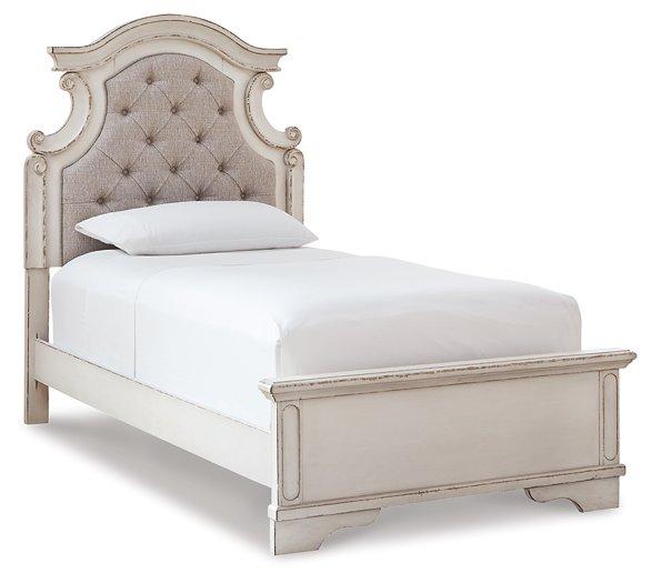 Realyn Bed - Premium Bed from Ashley Furniture - Just $412.28! Shop now at Furniture Wholesale Plus  We are the best furniture store in Nashville, Hendersonville, Goodlettsville, Madison, Antioch, Mount Juliet, Lebanon, Gallatin, Springfield, Murfreesboro, Franklin, Brentwood