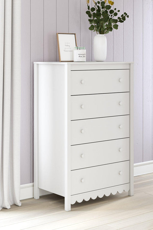 Hallityn Chest of Drawers - Premium Chest from Ashley Furniture - Just $235.47! Shop now at Furniture Wholesale Plus  We are the best furniture store in Nashville, Hendersonville, Goodlettsville, Madison, Antioch, Mount Juliet, Lebanon, Gallatin, Springfield, Murfreesboro, Franklin, Brentwood