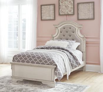 Realyn Bed - Premium Bed from Ashley Furniture - Just $412.28! Shop now at Furniture Wholesale Plus  We are the best furniture store in Nashville, Hendersonville, Goodlettsville, Madison, Antioch, Mount Juliet, Lebanon, Gallatin, Springfield, Murfreesboro, Franklin, Brentwood