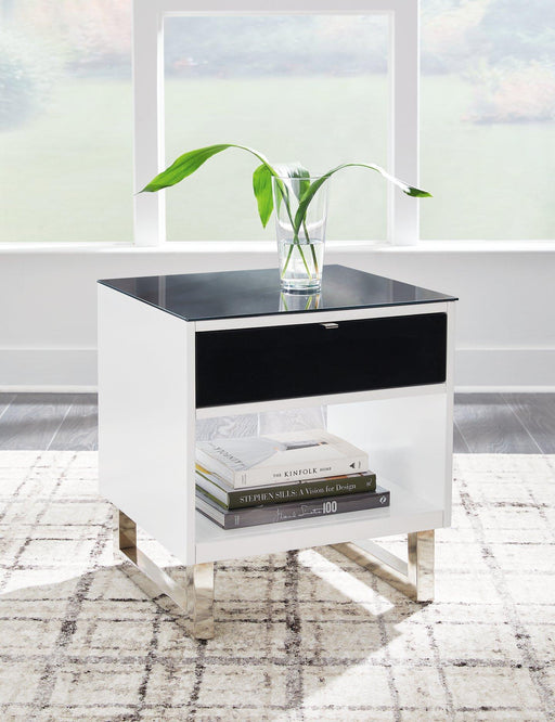 Gardoni End Table - Premium End Table from Ashley Furniture - Just $206.77! Shop now at Furniture Wholesale Plus  We are the best furniture store in Nashville, Hendersonville, Goodlettsville, Madison, Antioch, Mount Juliet, Lebanon, Gallatin, Springfield, Murfreesboro, Franklin, Brentwood