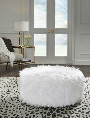 Galice Oversized Accent Ottoman - Premium Ottoman from Ashley Furniture - Just $298.57! Shop now at Furniture Wholesale Plus  We are the best furniture store in Nashville, Hendersonville, Goodlettsville, Madison, Antioch, Mount Juliet, Lebanon, Gallatin, Springfield, Murfreesboro, Franklin, Brentwood