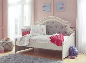 Realyn Bed - Premium Bed from Ashley Furniture - Just $412.28! Shop now at Furniture Wholesale Plus  We are the best furniture store in Nashville, Hendersonville, Goodlettsville, Madison, Antioch, Mount Juliet, Lebanon, Gallatin, Springfield, Murfreesboro, Franklin, Brentwood