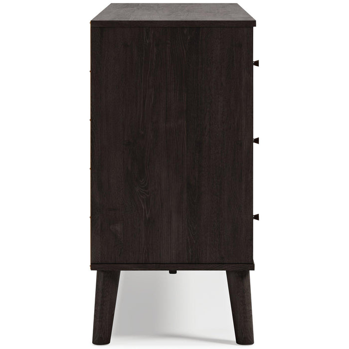 Piperton Dresser - Premium Dresser from Ashley Furniture - Just $294.29! Shop now at Furniture Wholesale Plus  We are the best furniture store in Nashville, Hendersonville, Goodlettsville, Madison, Antioch, Mount Juliet, Lebanon, Gallatin, Springfield, Murfreesboro, Franklin, Brentwood