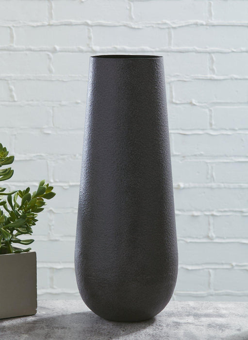 Fynn Vase - Premium Vase from Ashley Furniture - Just $44.35! Shop now at Furniture Wholesale Plus  We are the best furniture store in Nashville, Hendersonville, Goodlettsville, Madison, Antioch, Mount Juliet, Lebanon, Gallatin, Springfield, Murfreesboro, Franklin, Brentwood