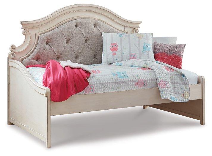 Realyn Bed - Premium Bed from Ashley Furniture - Just $412.28! Shop now at Furniture Wholesale Plus  We are the best furniture store in Nashville, Hendersonville, Goodlettsville, Madison, Antioch, Mount Juliet, Lebanon, Gallatin, Springfield, Murfreesboro, Franklin, Brentwood