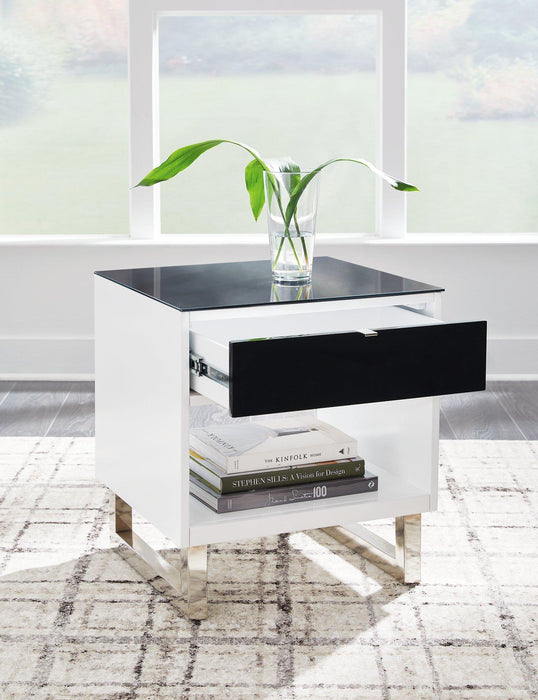 Gardoni End Table - Premium End Table from Ashley Furniture - Just $206.77! Shop now at Furniture Wholesale Plus  We are the best furniture store in Nashville, Hendersonville, Goodlettsville, Madison, Antioch, Mount Juliet, Lebanon, Gallatin, Springfield, Murfreesboro, Franklin, Brentwood