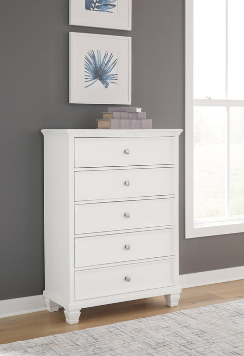 Fortman Chest of Drawers - Premium Chest from Ashley Furniture - Just $538.97! Shop now at Furniture Wholesale Plus  We are the best furniture store in Nashville, Hendersonville, Goodlettsville, Madison, Antioch, Mount Juliet, Lebanon, Gallatin, Springfield, Murfreesboro, Franklin, Brentwood