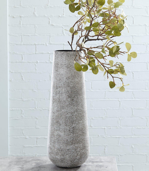 Fynn Vase - Premium Vase from Ashley Furniture - Just $44.35! Shop now at Furniture Wholesale Plus  We are the best furniture store in Nashville, Hendersonville, Goodlettsville, Madison, Antioch, Mount Juliet, Lebanon, Gallatin, Springfield, Murfreesboro, Franklin, Brentwood