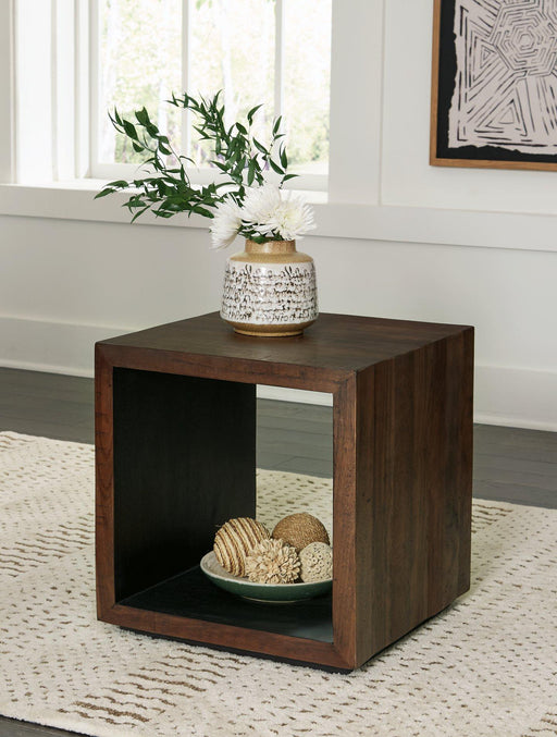 Hensington End Table - Premium Accent Table from Ashley Furniture - Just $261.50! Shop now at Furniture Wholesale Plus  We are the best furniture store in Nashville, Hendersonville, Goodlettsville, Madison, Antioch, Mount Juliet, Lebanon, Gallatin, Springfield, Murfreesboro, Franklin, Brentwood