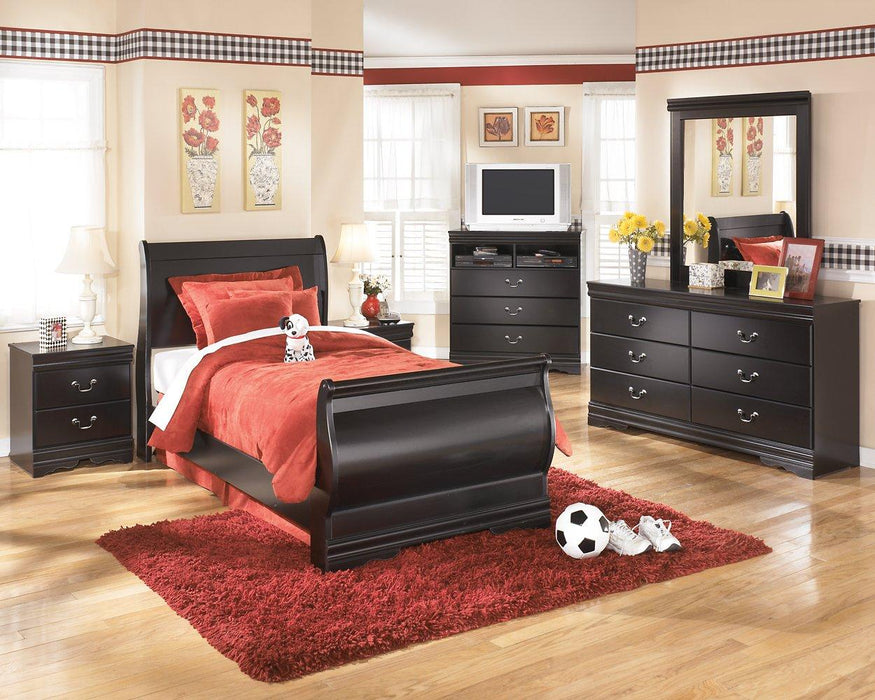 Huey Vineyard Dresser and Mirror - Premium Dresser & Mirror from Ashley Furniture - Just $388.15! Shop now at Furniture Wholesale Plus  We are the best furniture store in Nashville, Hendersonville, Goodlettsville, Madison, Antioch, Mount Juliet, Lebanon, Gallatin, Springfield, Murfreesboro, Franklin, Brentwood