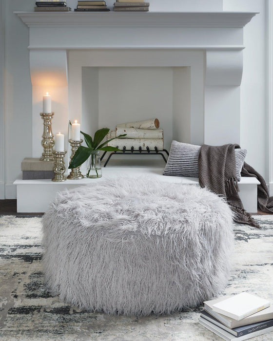 Galice Oversized Accent Ottoman - Premium Ottoman from Ashley Furniture - Just $298.57! Shop now at Furniture Wholesale Plus  We are the best furniture store in Nashville, Hendersonville, Goodlettsville, Madison, Antioch, Mount Juliet, Lebanon, Gallatin, Springfield, Murfreesboro, Franklin, Brentwood