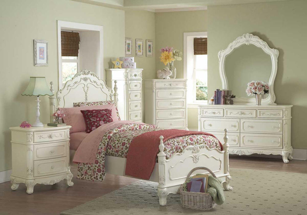 Homelegance Cinderella Queen Poster Bed in Antique White 1386NW-1* - Premium Bed from Homelegance (Titan Warehouse) - Just $676.65! Shop now at Furniture Wholesale Plus  We are the best furniture store in Nashville, Hendersonville, Goodlettsville, Madison, Antioch, Mount Juliet, Lebanon, Gallatin, Springfield, Murfreesboro, Franklin, Brentwood
