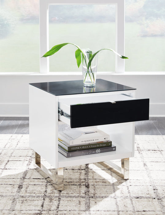 Gardoni End Table - Premium End Table from Ashley Furniture - Just $201.47! Shop now at Furniture Wholesale Plus  We are the best furniture store in Nashville, Hendersonville, Goodlettsville, Madison, Antioch, Mount Juliet, Lebanon, Gallatin, Springfield, Murfreesboro, Franklin, Brentwood