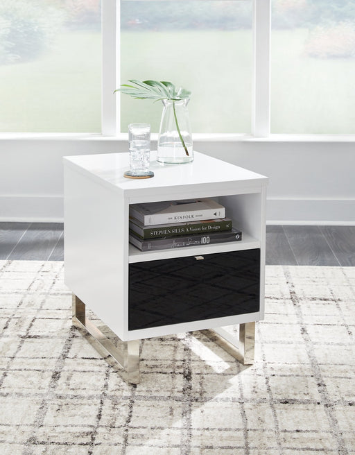 Gardoni Chairside End Table - Premium End Table Chair Side from Ashley Furniture - Just $236.78! Shop now at Furniture Wholesale Plus  We are the best furniture store in Nashville, Hendersonville, Goodlettsville, Madison, Antioch, Mount Juliet, Lebanon, Gallatin, Springfield, Murfreesboro, Franklin, Brentwood