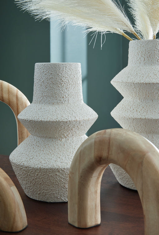 Maddwarth - White / Natural Brown - Accessory Set (Set of 5) - Premium Table Accessory Sets from Signature Design by Ashley® - Just $108! Shop now at Furniture Wholesale Plus  We are the best furniture store in Nashville, Hendersonville, Goodlettsville, Madison, Antioch, Mount Juliet, Lebanon, Gallatin, Springfield, Murfreesboro, Franklin, Brentwood