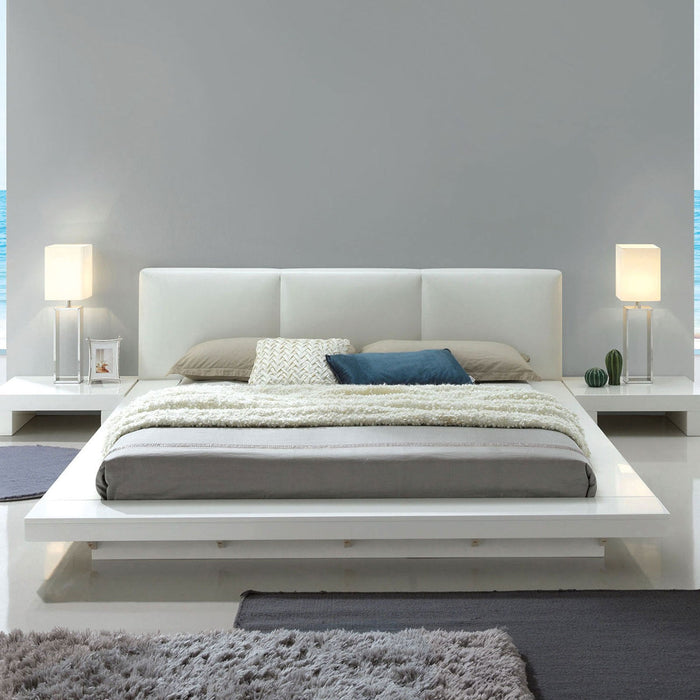 Christie Glossy White Cal.King Bed - Premium Bed from FOA East - Just $1054.95! Shop now at Furniture Wholesale Plus  We are the best furniture store in Nashville, Hendersonville, Goodlettsville, Madison, Antioch, Mount Juliet, Lebanon, Gallatin, Springfield, Murfreesboro, Franklin, Brentwood