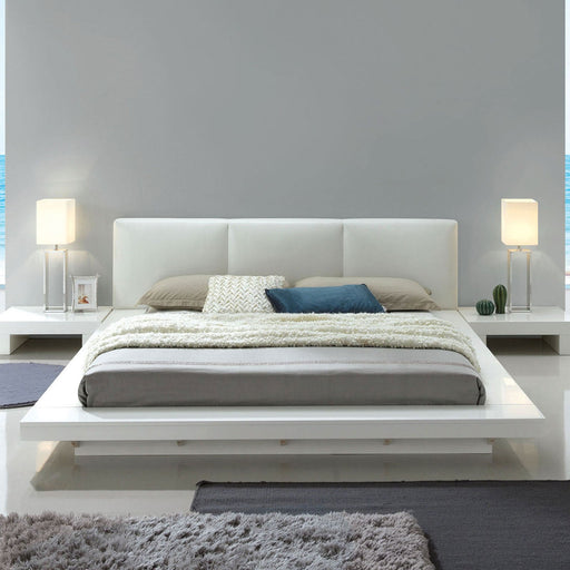 Christie Glossy White Queen Bed - Premium Bed from FOA East - Just $865.80! Shop now at Furniture Wholesale Plus  We are the best furniture store in Nashville, Hendersonville, Goodlettsville, Madison, Antioch, Mount Juliet, Lebanon, Gallatin, Springfield, Murfreesboro, Franklin, Brentwood